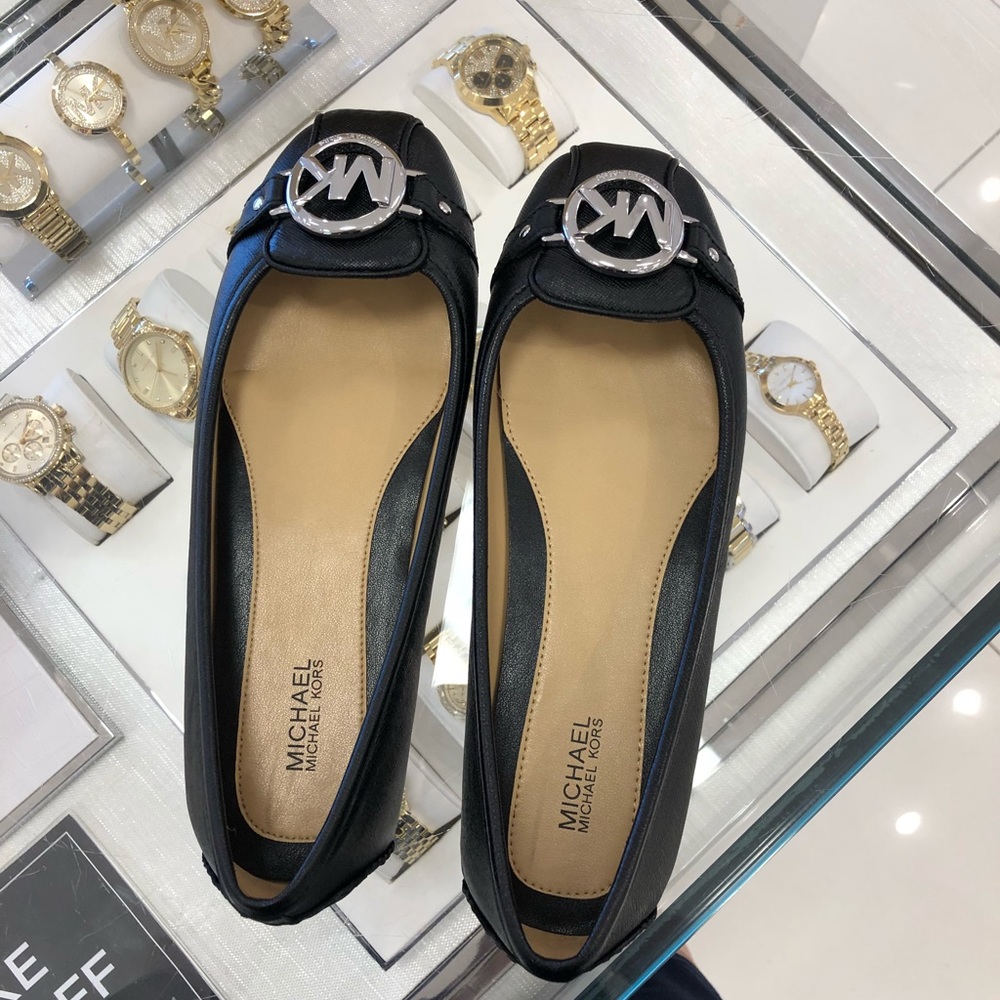 BRAND NEW Michael kors flats